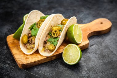 sığır eti ile Meksika tacos