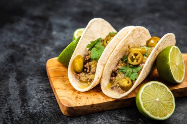 sığır eti ile Meksika tacos