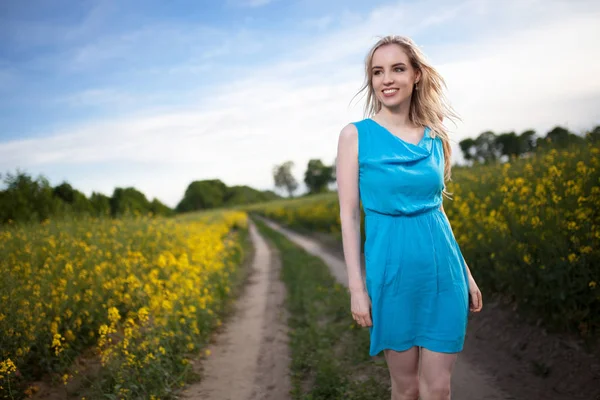 Genç güzel kadın alanları