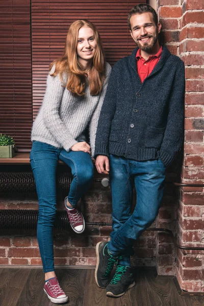 Jovem casal em casa — Fotografia de Stock