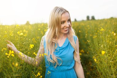 Genç güzel kadın alanları