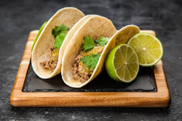 Tacos mexicanos con carne — Foto de Stock