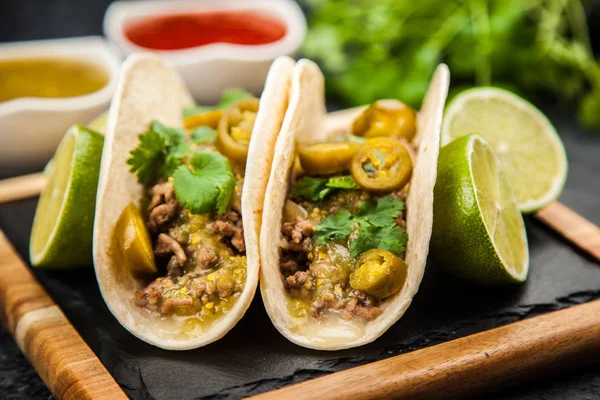 Tacos mexicanos con carne —  Fotos de Stock
