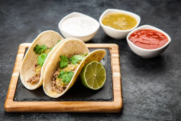 Tacos mexicanos con carne —  Fotos de Stock