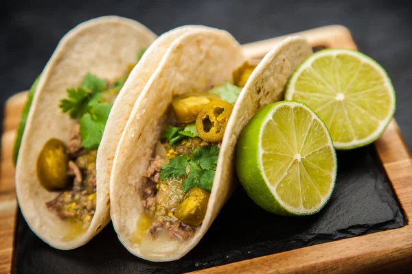 Tacos mexicanos con carne —  Fotos de Stock