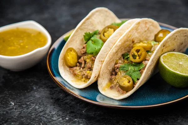 Tacos mexicanos con carne — Foto de Stock