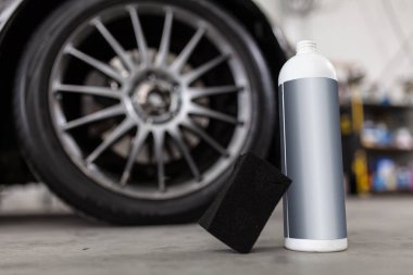 Adam çamaşır araba lastikleri