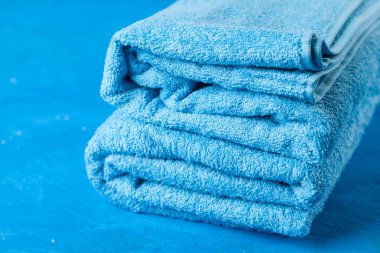 Yumuşak mavi havlu