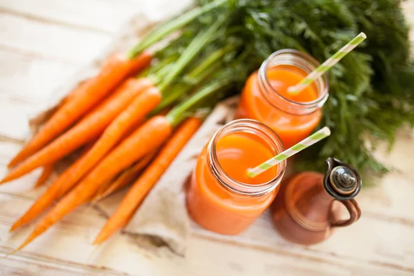 Fresh organic carrot juice — Stock Photo, Image