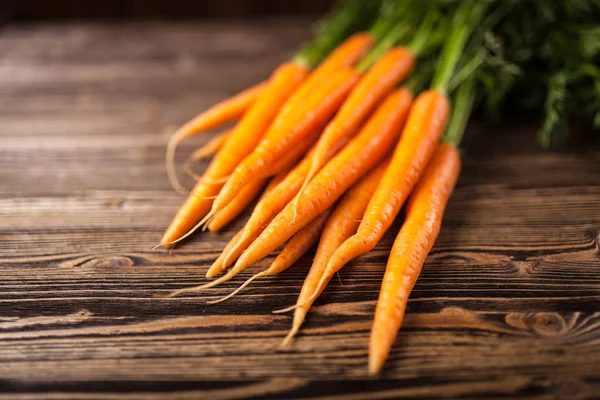 Φρέσκα βιολογικά καρότα — Φωτογραφία Αρχείου