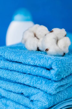 Yumuşak mavi havlu