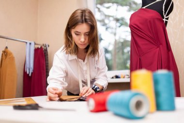 Moda Tasarımcısı stüdyo