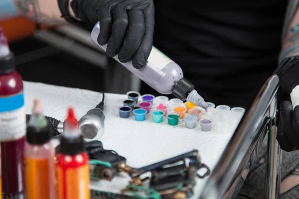 Preparing tattoo ink — Stock Photo, Image