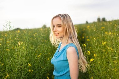 Genç güzel kadın alanları