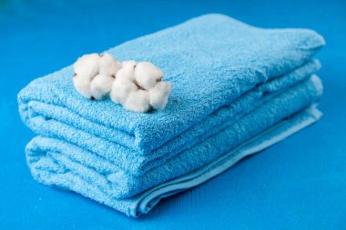 Yumuşak mavi havlu