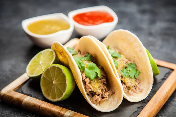 Tacos mexicanos con carne —  Fotos de Stock