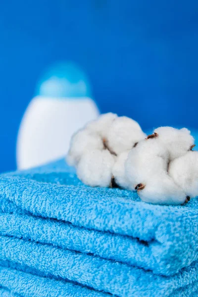 Yumuşak mavi havlu