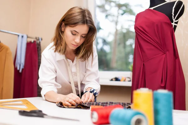 Moda Tasarımcısı stüdyo