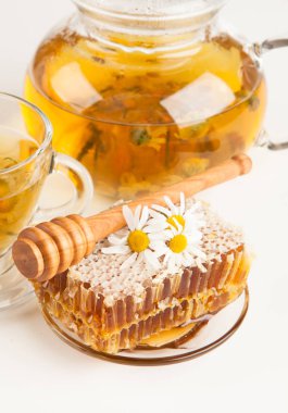 Beyaz petek ve papatya çayı