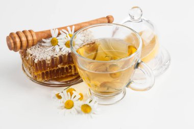 Beyaz petek ve papatya çayı