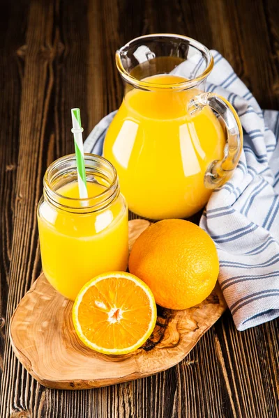 Βάζο με χυμό πορτοκάλι — Φωτογραφία Αρχείου