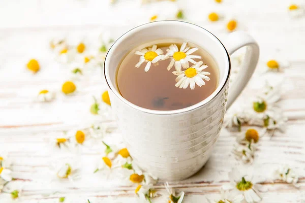 Tasse de thé à la camomille — Photo