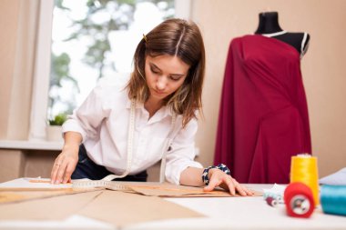 Moda Tasarımcısı stüdyo