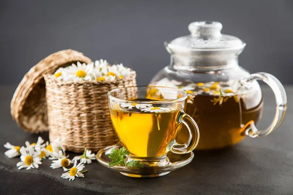 Tasse Kamillentee — Stockfoto