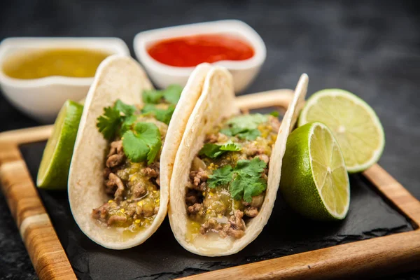 Mexické tacos s hovězím — Stock fotografie