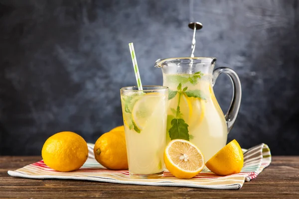 Burk lemonad — Stockfoto