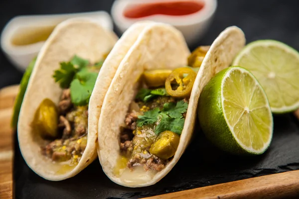 Tacos mexicanos con carne —  Fotos de Stock