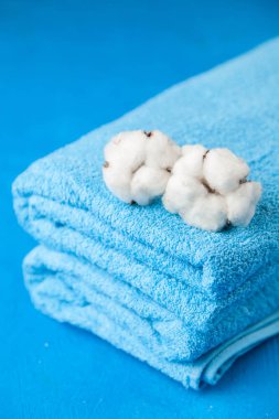 Yumuşak mavi havlu