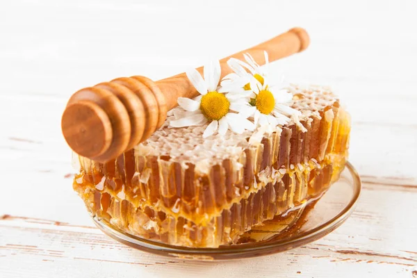 Beyaz üzerine bal peteği