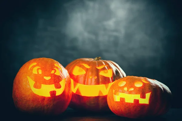 Tres calabazas halloween Jack O Lantern — Foto de Stock