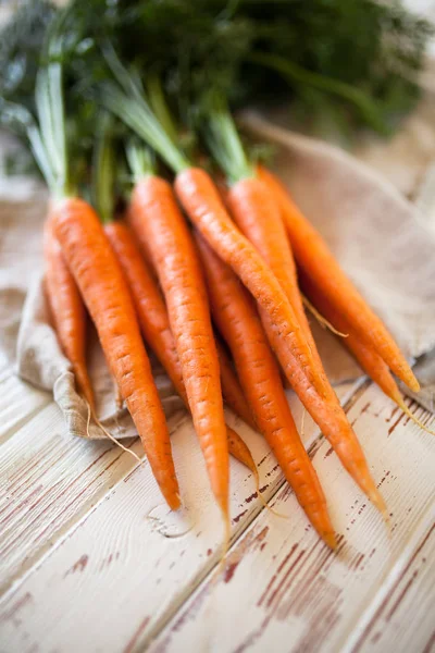 Свежая органическая морковь — стоковое фото