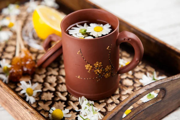 Tasse de thé à la camomille — Photo