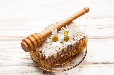 Beyaz üzerine bal peteği