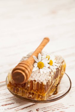 Beyaz üzerine bal peteği