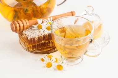 Beyaz petek ve papatya çayı