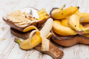 Muz yoğurt tohum ve Mısır gevreği ile