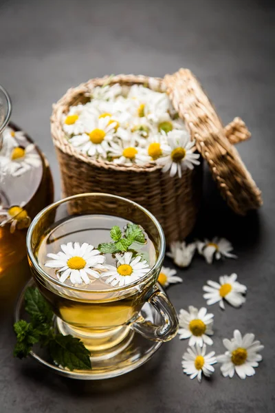 Tasse de thé à la camomille — Photo