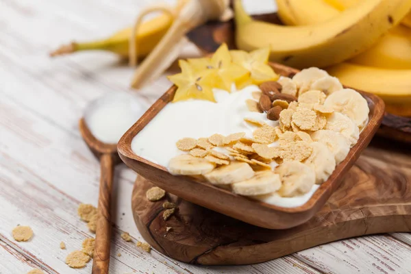 Muz yoğurt tohum ve Mısır gevreği ile