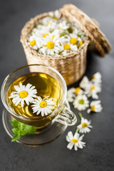 Tazza di camomilla — Foto Stock