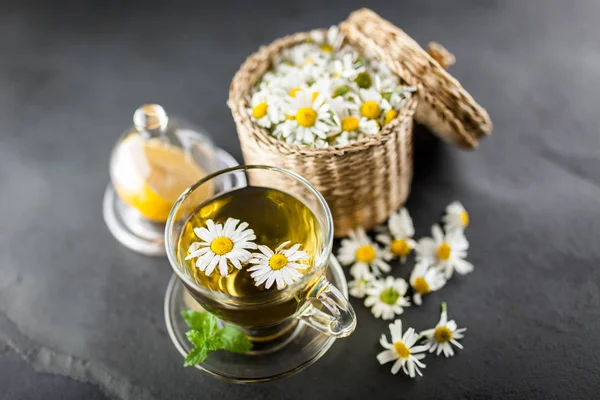 Tasse Kamillentee — Stockfoto