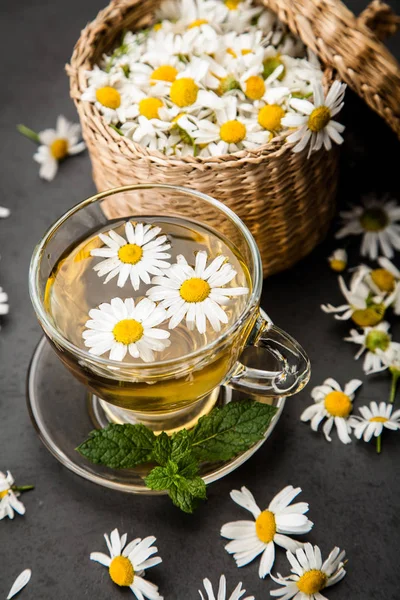 Tasse de thé à la camomille — Photo