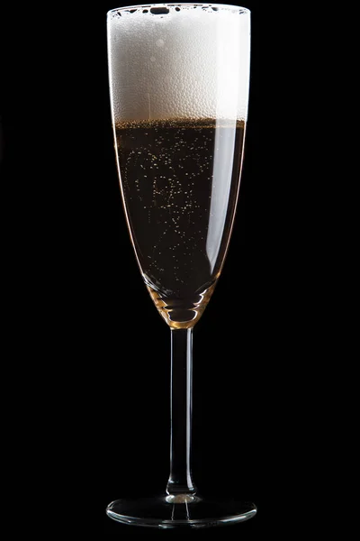 Champagne glas på svart bakgrund — Stockfoto