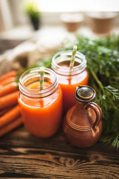 Świeża marchew organiczny sok — Zdjęcie stockowe