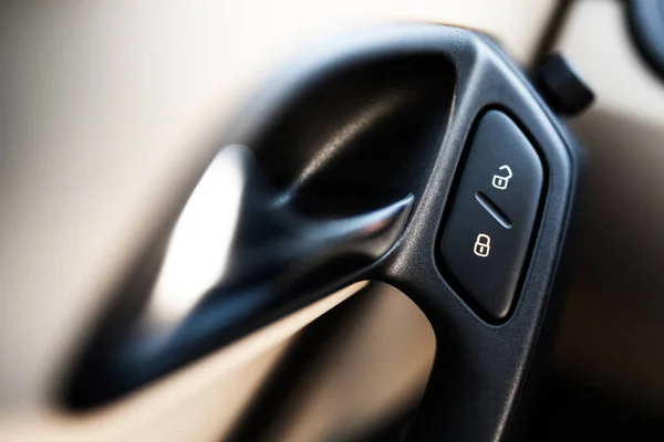 Deur vergrendeling knop in een auto — Stockfoto
