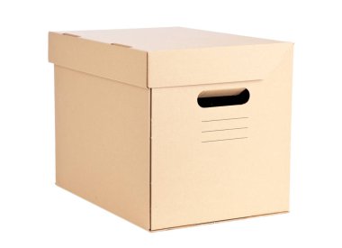 Beyaz arkaplanda karton kutu