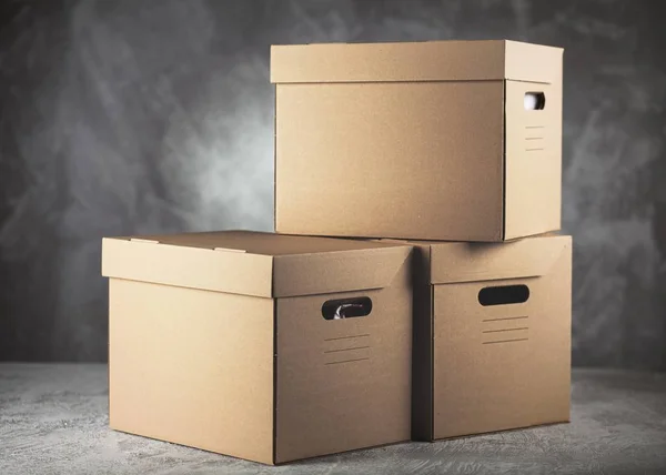 Cardboard box on grey background — Stock Photo, Image